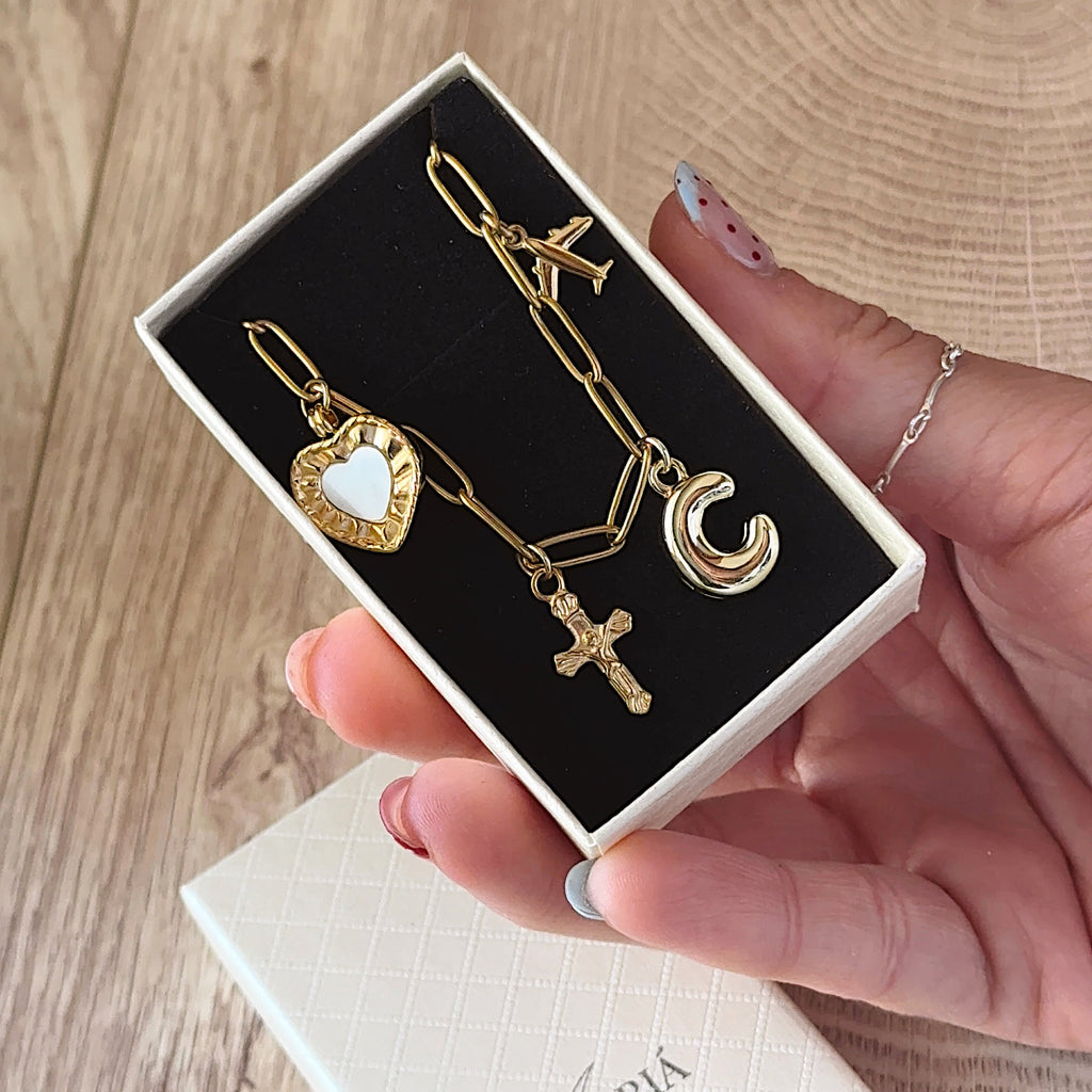 TRAVELER CHARM