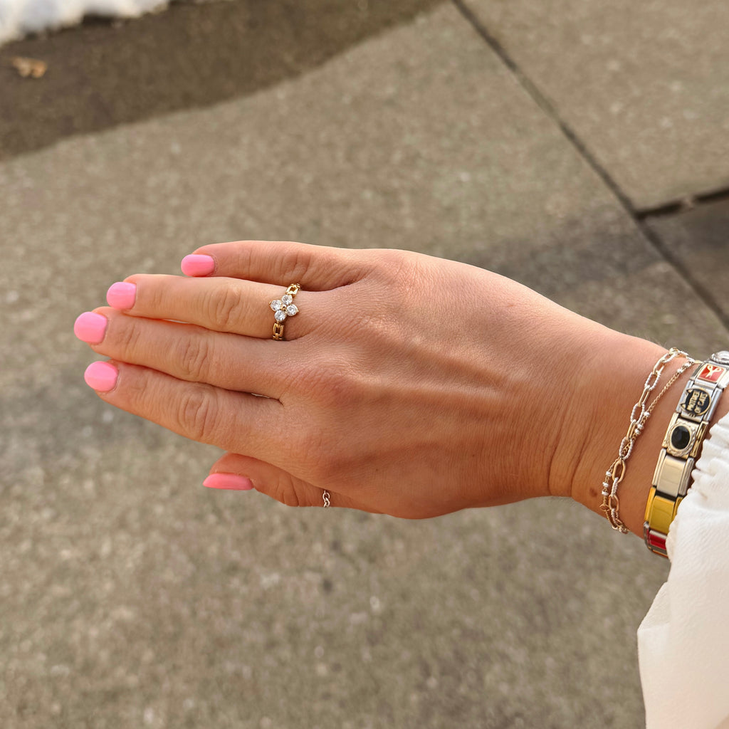 PETITE BLOOM RING