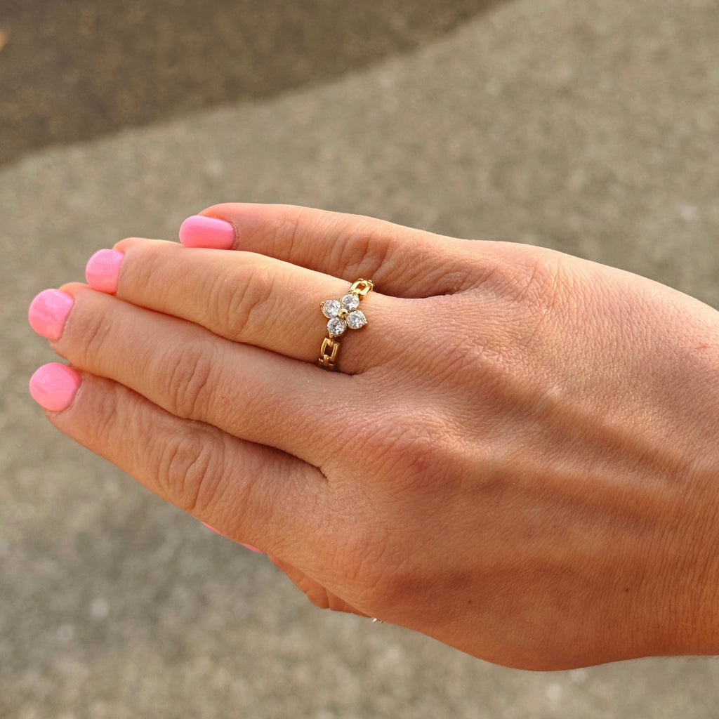 PETITE BLOOM RING