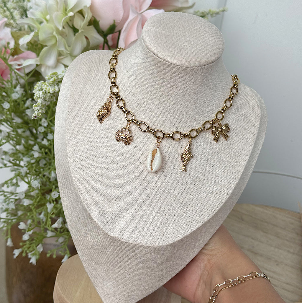 TREASURES BY THE SEA