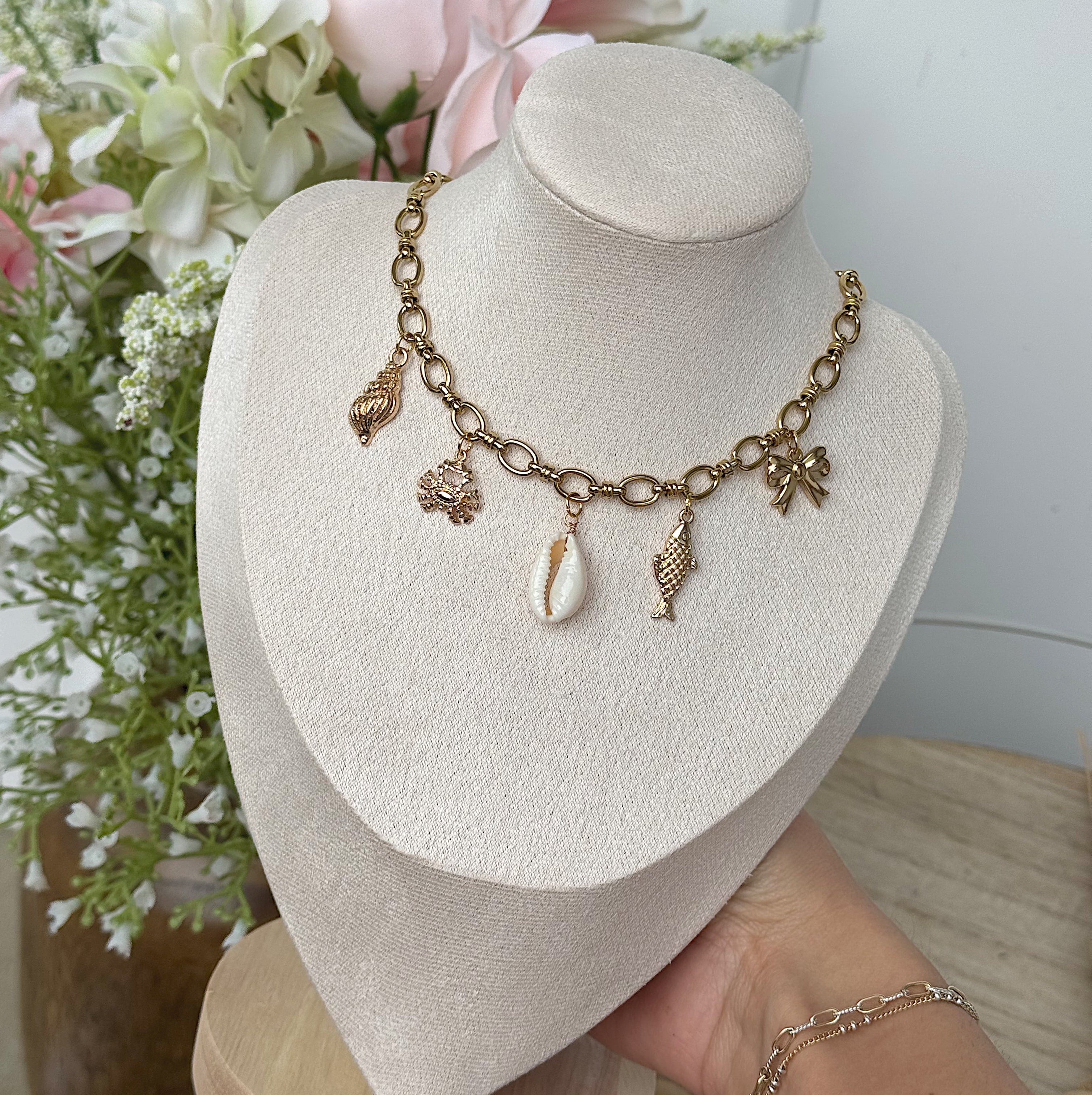 TREASURES BY THE SEA