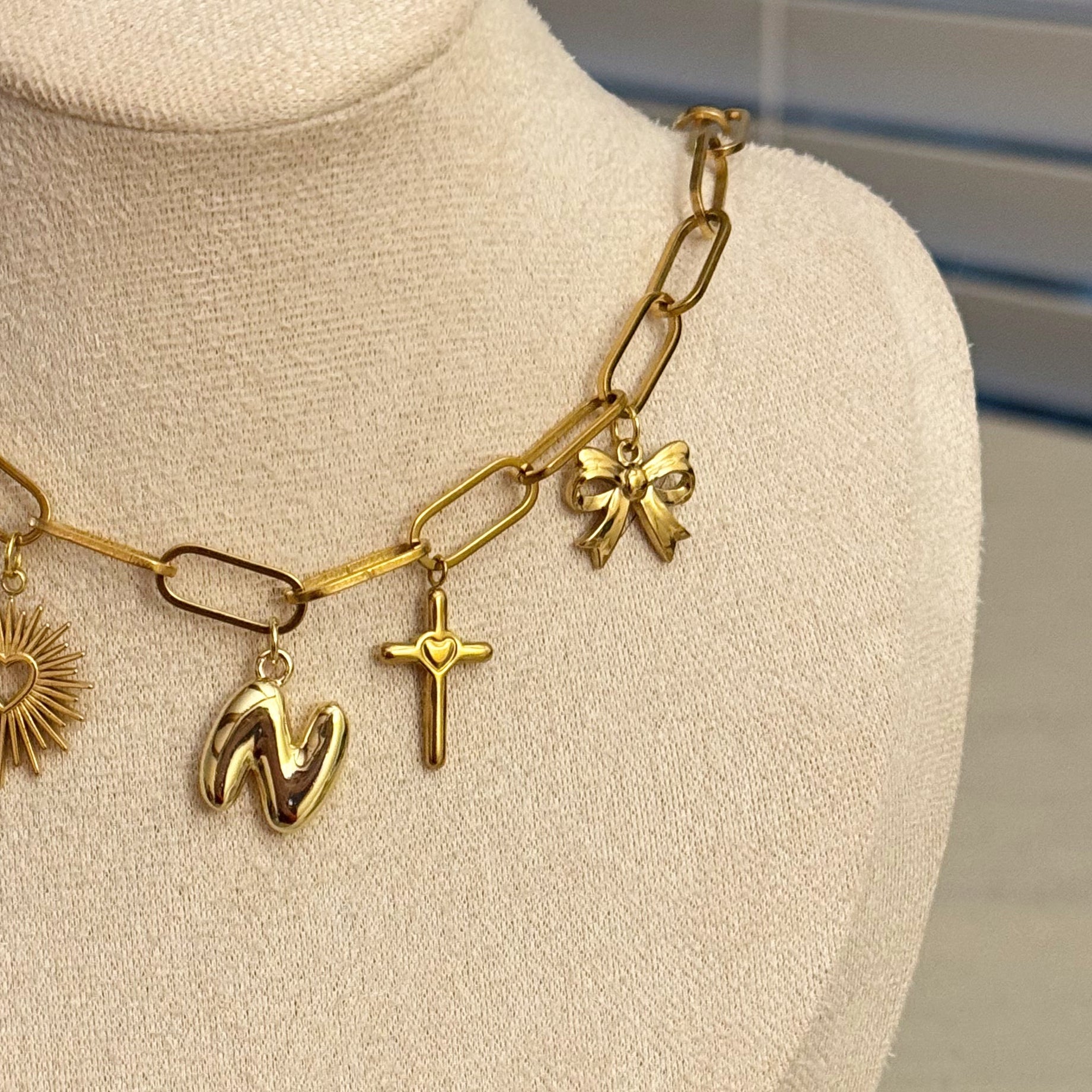 BELLA BOW CHARM