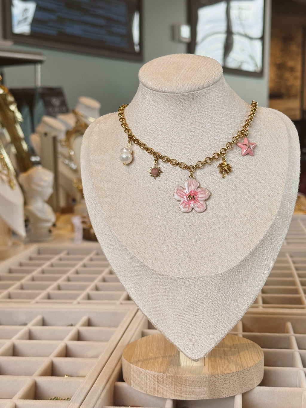 ROSALIE NECKLACE